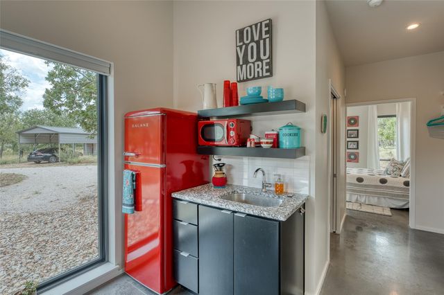 1039 Link DR, Kingsland, TX 78639