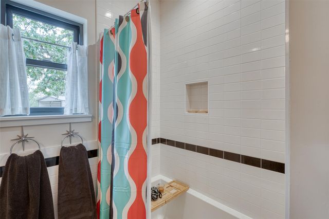 1039 Link DR, Kingsland, TX 78639