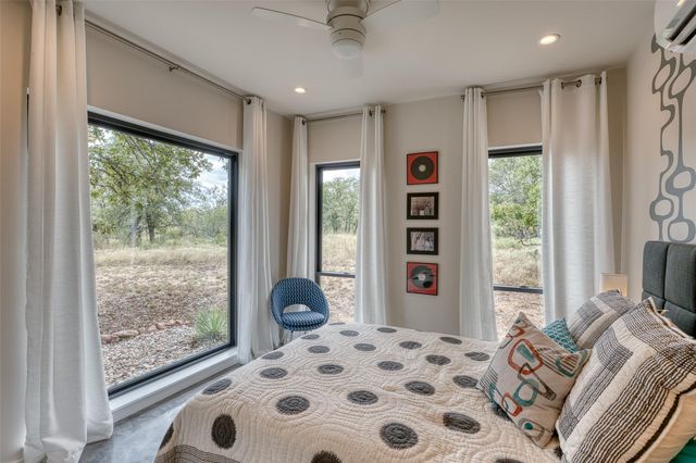 1039 Link DR, Kingsland, TX 78639