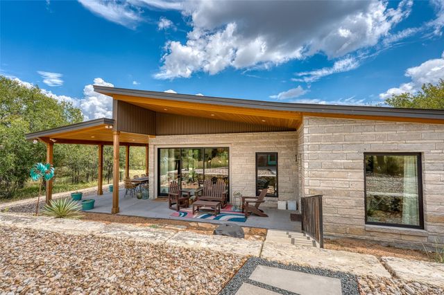 1039 Link DR, Kingsland, TX 78639