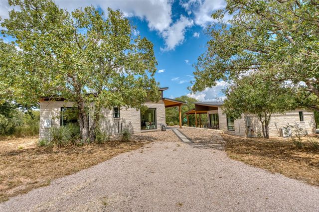 1039 Link DR, Kingsland, TX 78639