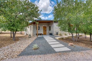 1039 Link DR, Kingsland, TX 78639