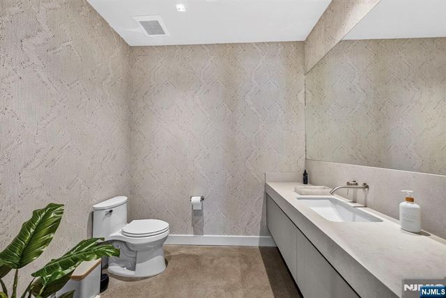480 Sylvan Avenue, Englewood Cliffs, NJ 07632