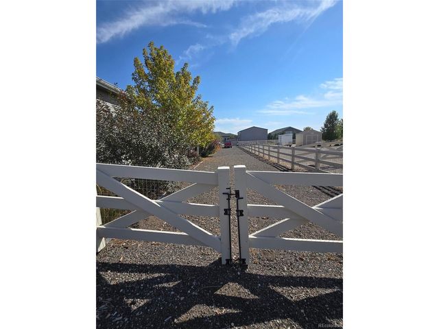 450 Wyatt Dr, Hudson, CO 80642