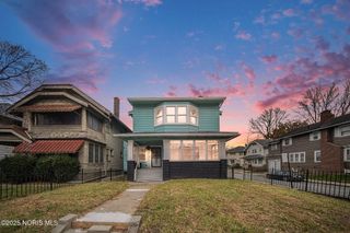 2716 Collingwood Boulevard, Toledo, OH 43610