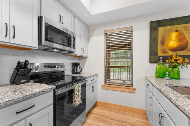 112 Backwoods Loop, Hollister, MO 65672