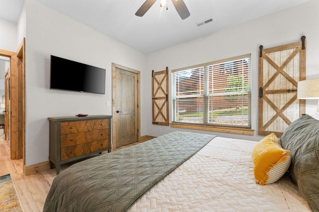 112 Backwoods Loop, Hollister, MO 65672