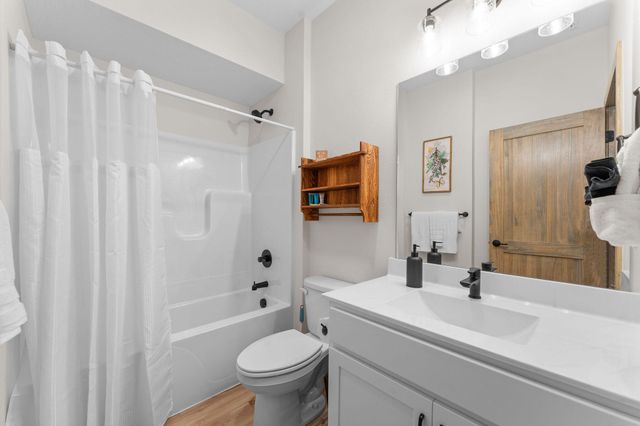 112 Backwoods Loop, Hollister, MO 65672