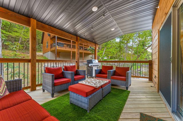 112 Backwoods Loop, Hollister, MO 65672