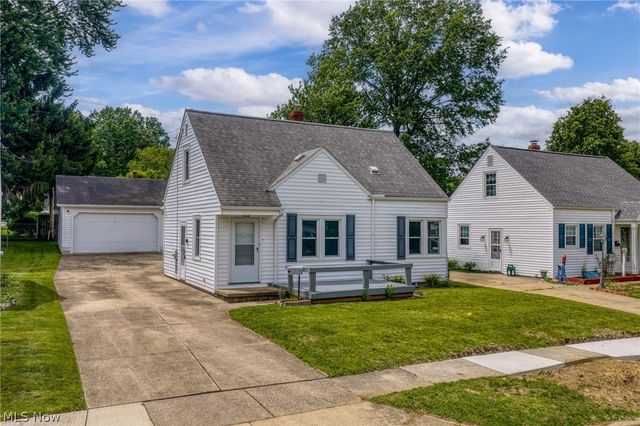 2376 Harding Road, Cuyahoga Falls, OH 44223