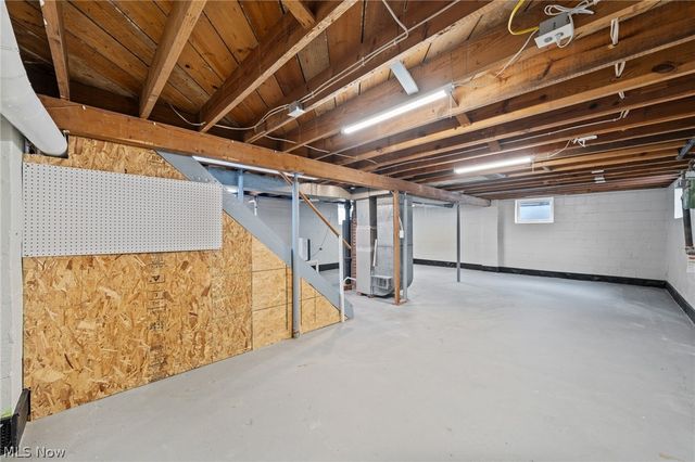 2376 Harding Road, Cuyahoga Falls, OH 44223