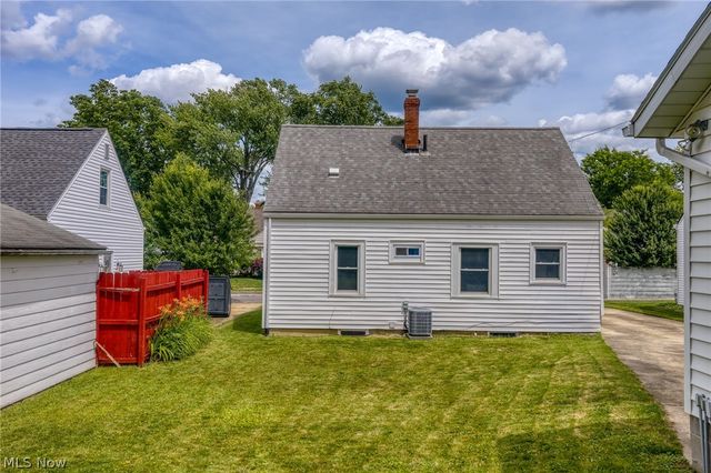 2376 Harding Road, Cuyahoga Falls, OH 44223