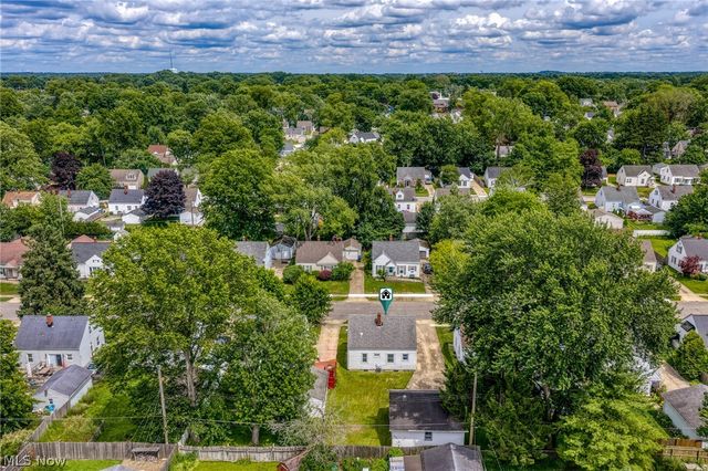 2376 Harding Road, Cuyahoga Falls, OH 44223
