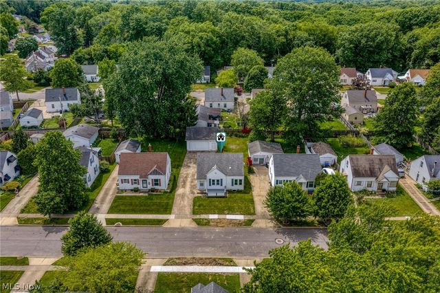 2376 Harding Road, Cuyahoga Falls, OH 44223