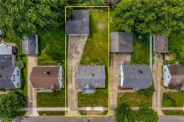 2376 Harding Road, Cuyahoga Falls, OH 44223