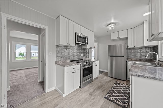 2376 Harding Road, Cuyahoga Falls, OH 44223