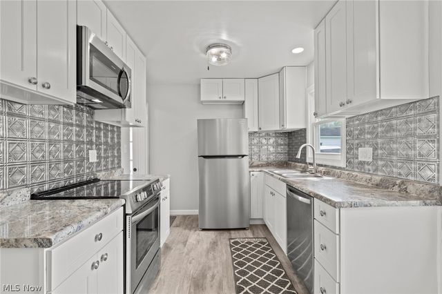 2376 Harding Road, Cuyahoga Falls, OH 44223