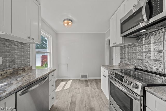 2376 Harding Road, Cuyahoga Falls, OH 44223
