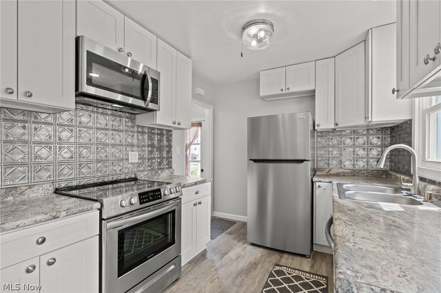 2376 Harding Road, Cuyahoga Falls, OH 44223
