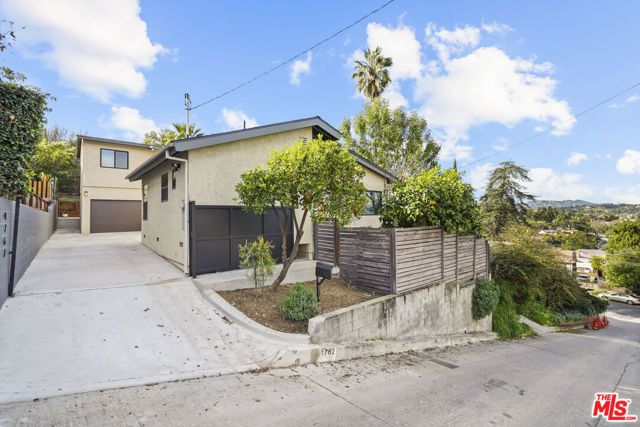 4762 Charters Avenue, Los Angeles, CA 90042