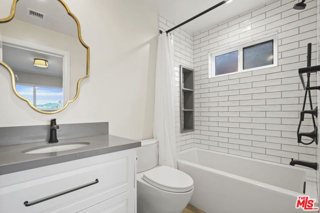 4762 Charters Avenue, Los Angeles, CA 90042