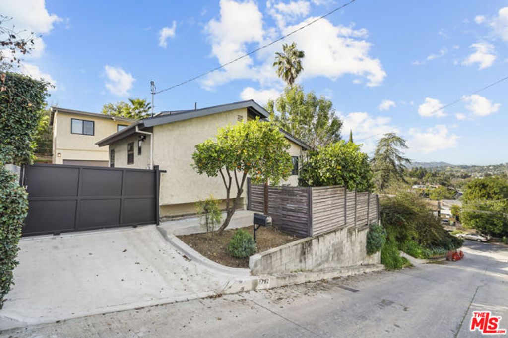 4762 Charters Avenue, Los Angeles, CA 90042