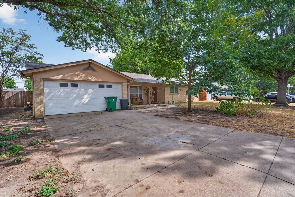 5613 Bonnie Wayne Street, Haltom City, TX 76117 — exterior
