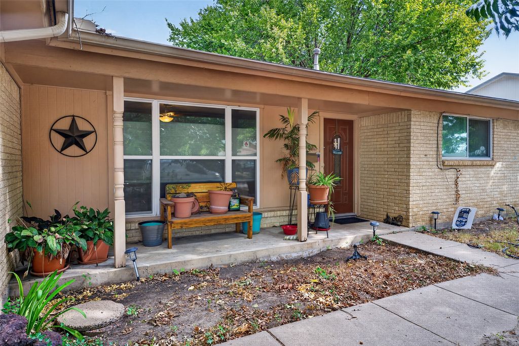 5613 Bonnie Wayne Street, Haltom City, TX 76117 — photo 2
