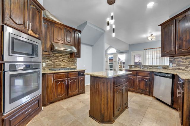 1653 Churchill Lane, Mansfield, TX 76063