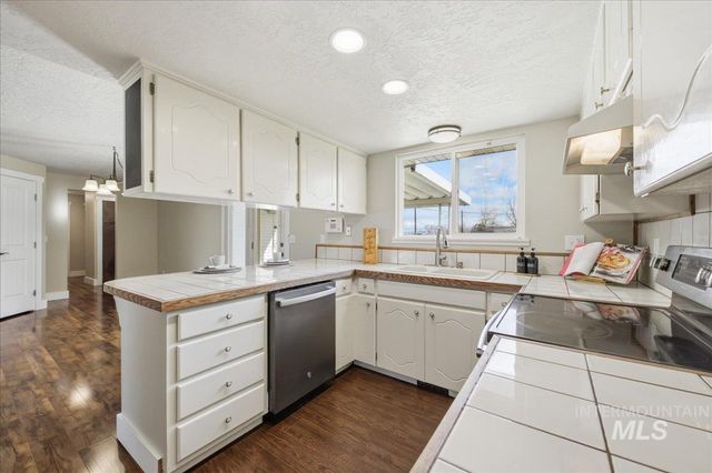 1204 Teton Ave, Caldwell, ID 83605