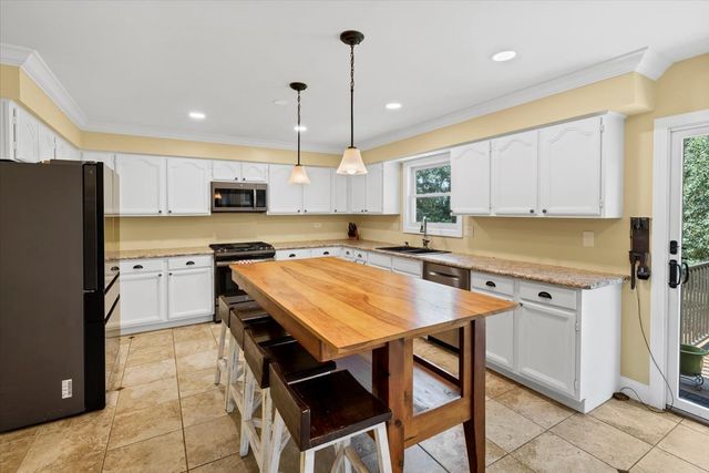 2135 Hamilton Drive, West Dundee, IL 60118