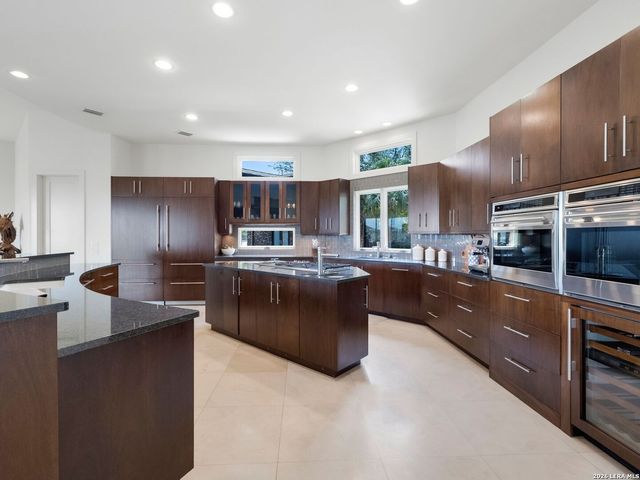 11 Davenport Ln, San Antonio, TX 78257