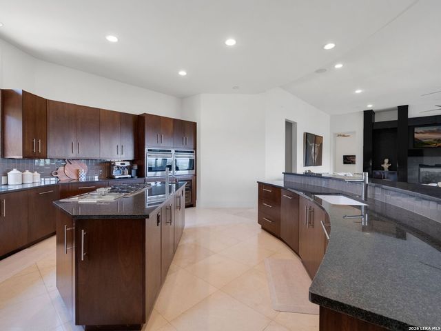 11 Davenport Ln, San Antonio, TX 78257
