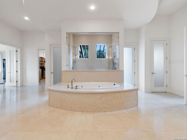 11 Davenport Ln, San Antonio, TX 78257