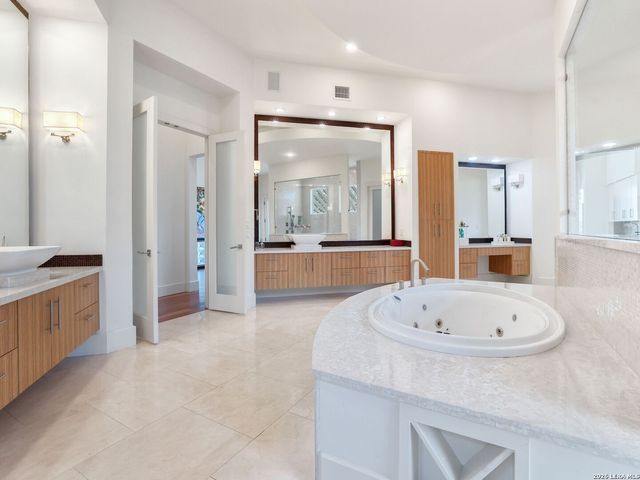 11 Davenport Ln, San Antonio, TX 78257