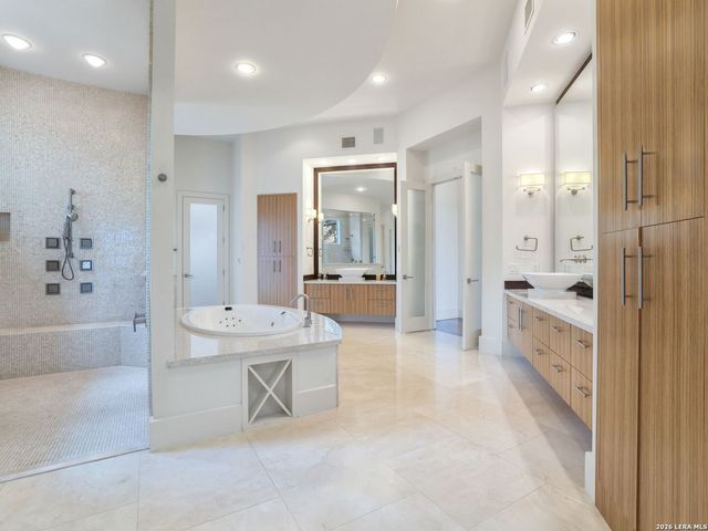11 Davenport Ln, San Antonio, TX 78257