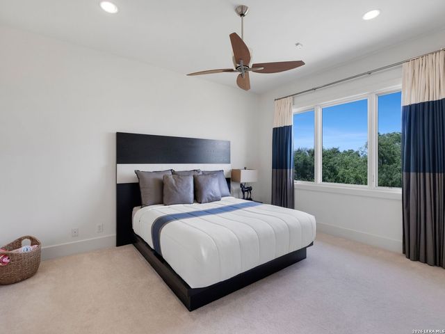 11 Davenport Ln, San Antonio, TX 78257