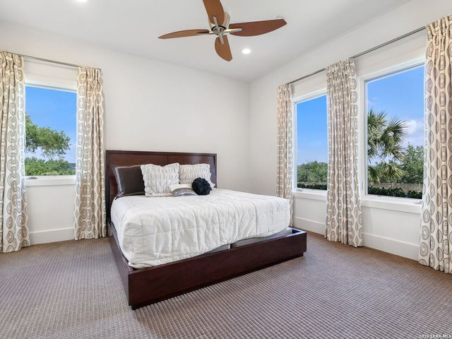 11 Davenport Ln, San Antonio, TX 78257
