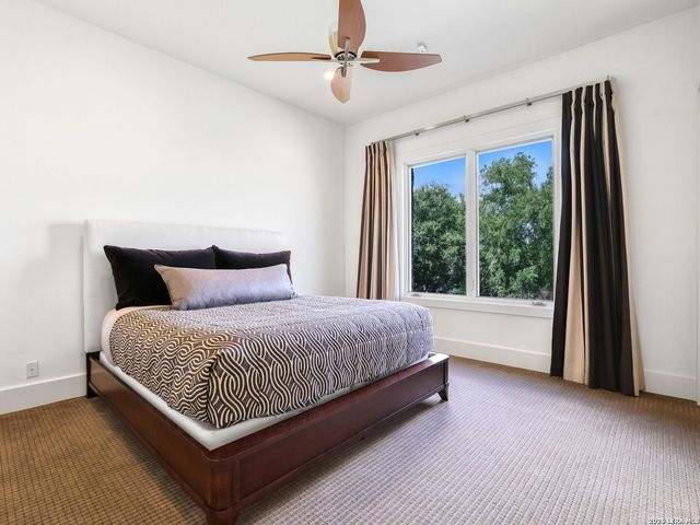 11 Davenport Ln, San Antonio, TX 78257