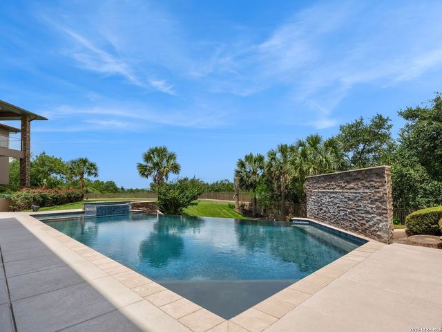 11 Davenport Ln, San Antonio, TX 78257