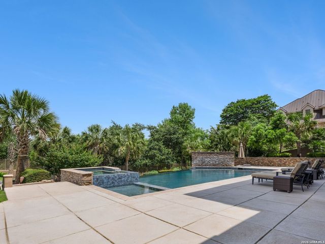 11 Davenport Ln, San Antonio, TX 78257