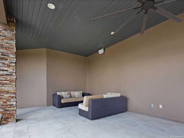 11 Davenport Ln, San Antonio, TX 78257