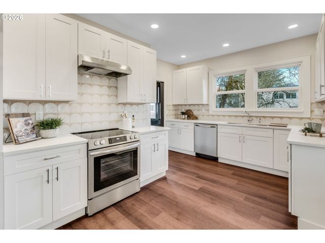 2534 Se 18TH Ave, Portland, OR 97202