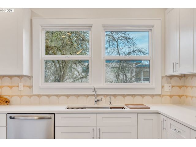 2534 Se 18TH Ave, Portland, OR 97202