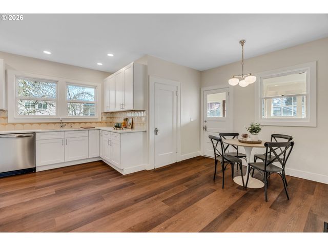 2534 Se 18TH Ave, Portland, OR 97202