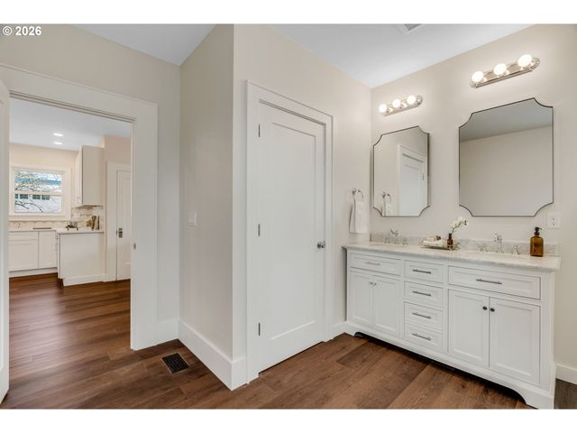 2534 Se 18TH Ave, Portland, OR 97202