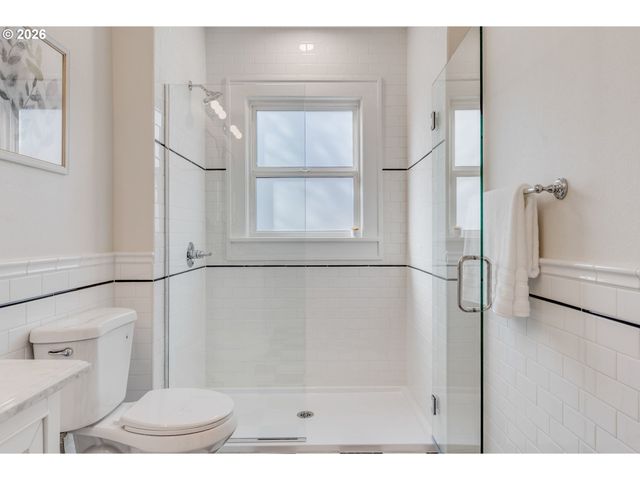 2534 Se 18TH Ave, Portland, OR 97202