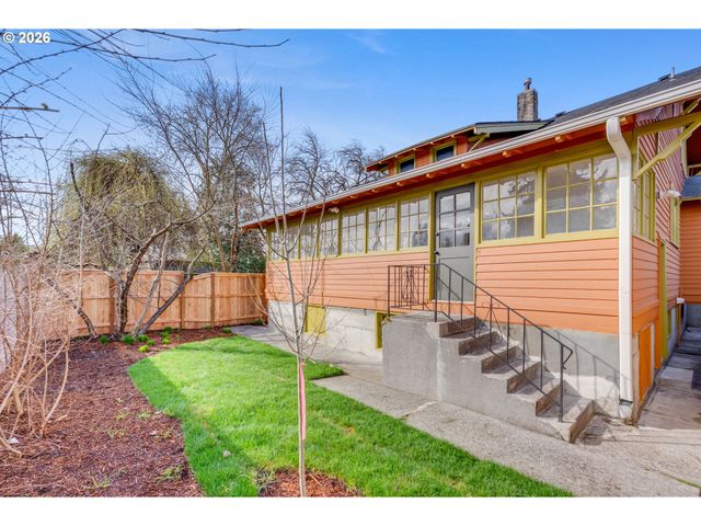 2534 Se 18TH Ave, Portland, OR 97202