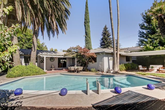 1354 Gary Way, Carmichael, CA 95608