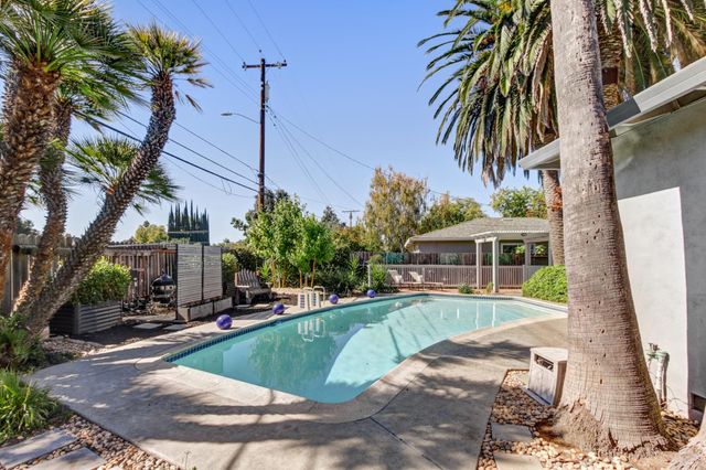 1354 Gary Way, Carmichael, CA 95608